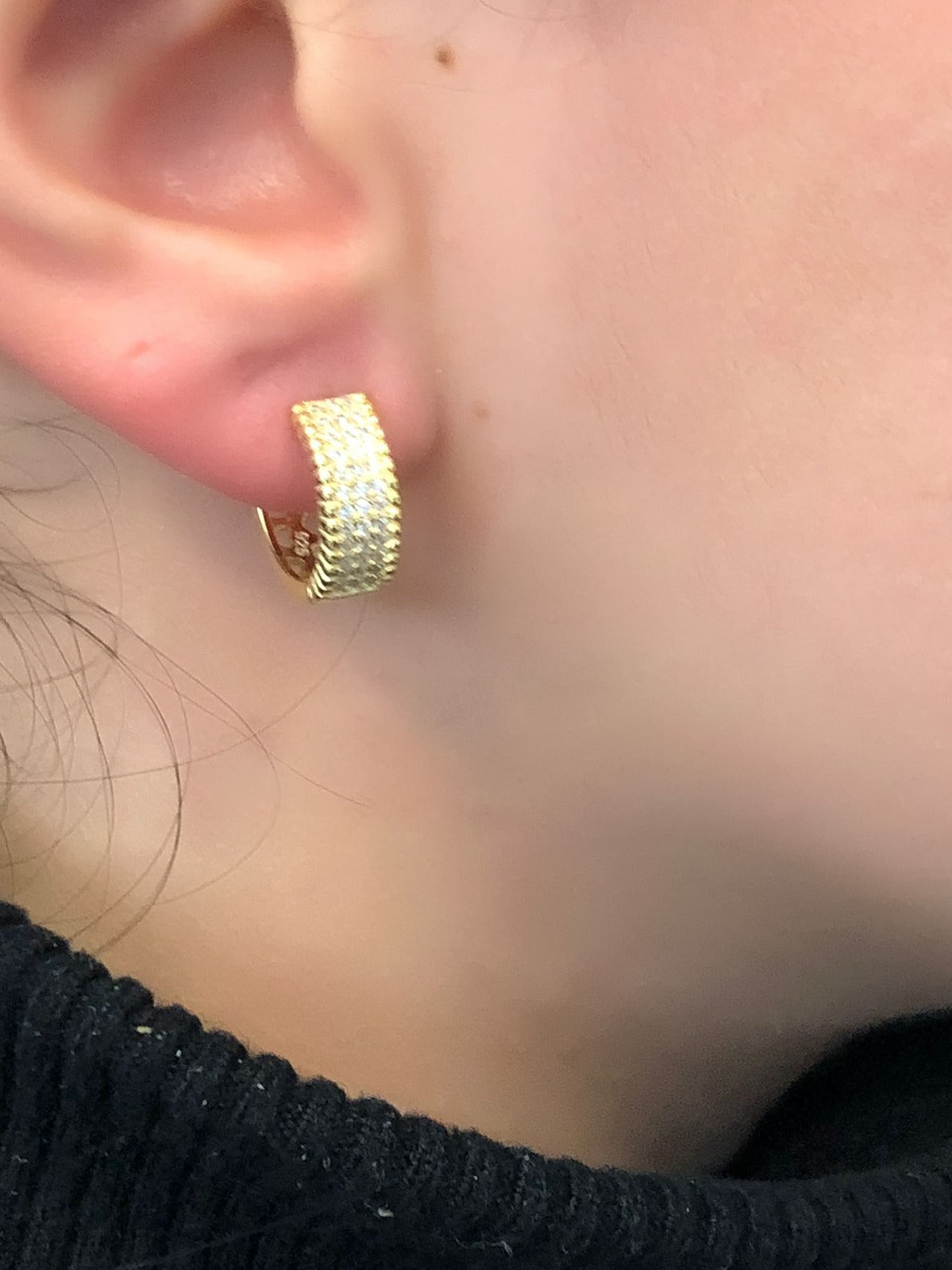 Orecchini cerchietto con pietre bianche